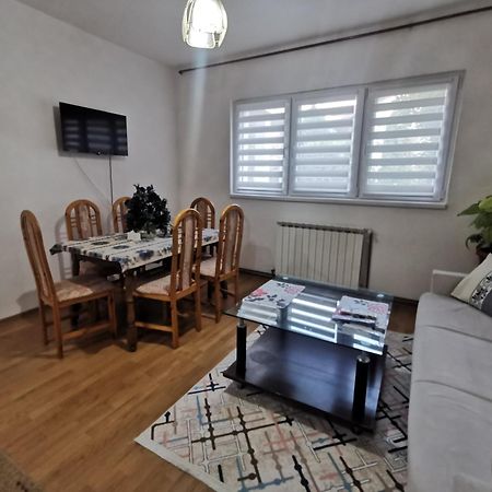 Rest & Recharge 4Bdr Apt- Free Parking, Ac & Garden SJJ Eksteriør bilde